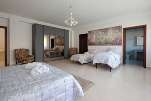 5 bedrooms, iron/ironing board, WiFi, bed sheets