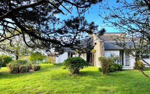 Exterior - House with panoramic view of the Etel ria (Belz)