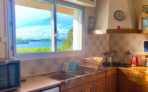 Private kitchen - House with panoramic view of the Etel ria (Belz)