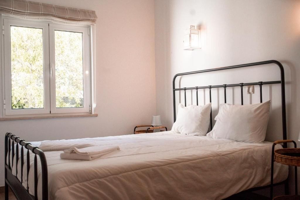 Deluxe-Apartment, Gartenblick | Schallisolierte Zimmer, Bügeleisen/Bügelbrett, kostenloses WLAN