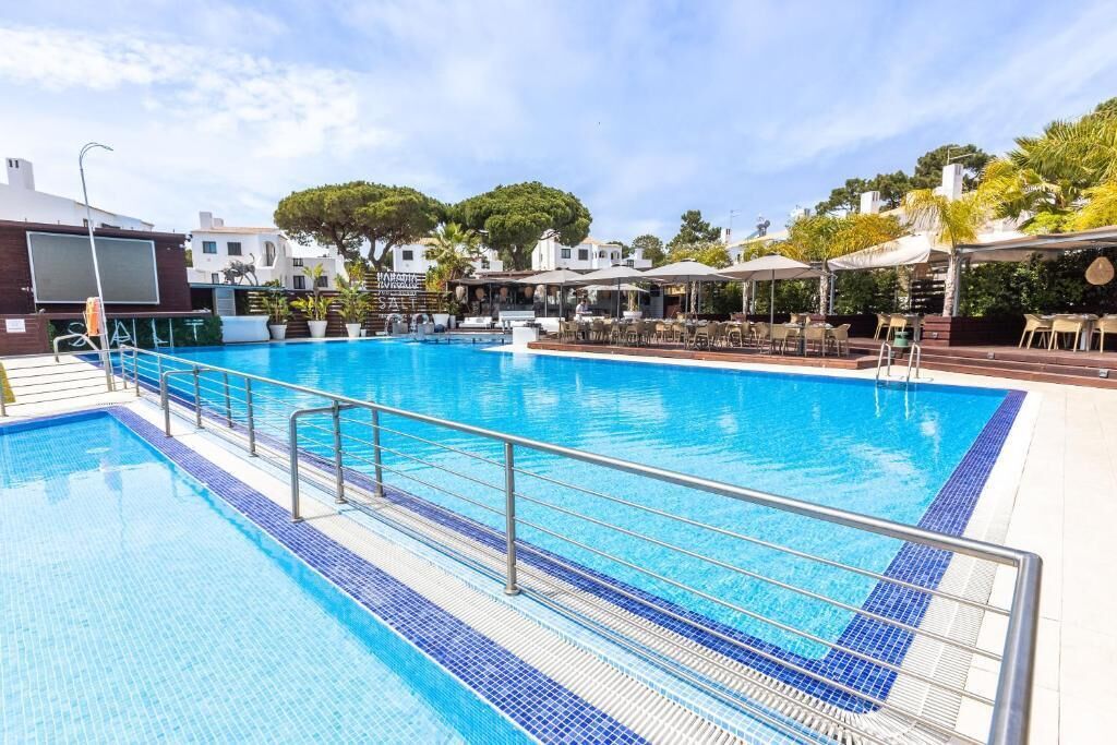 Seasonal outdoor pool, open 9:30 AM to 7:00 PM, pool cabanas (surcharge)