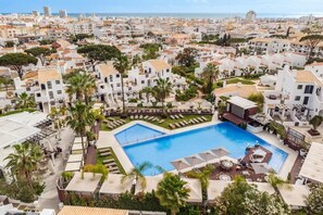 Seasonal outdoor pool, open 9:30 AM to 7:00 PM, pool cabanas (surcharge) - Apartamentos Honório - Vilamoura (Loule)
