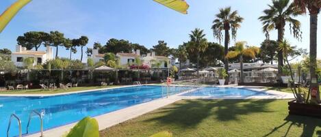 Seasonal outdoor pool, open 9:30 AM to 7:00 PM, cabanas (surcharge)