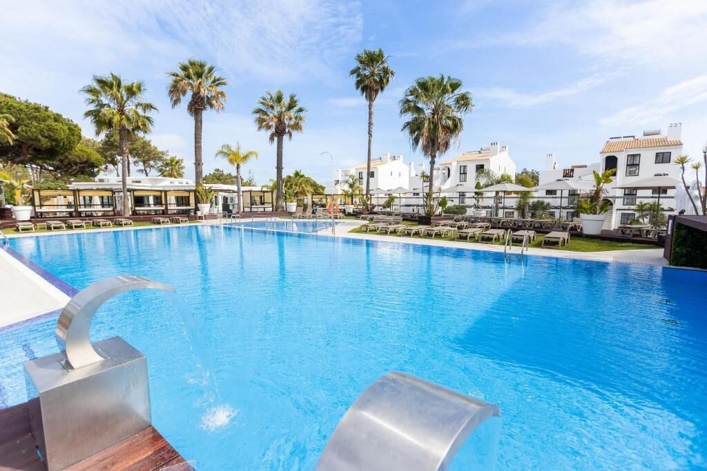 Seasonal outdoor pool, open 9:30 AM to 7:00 PM, pool cabanas (surcharge)