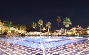 Seasonal outdoor pool, open 9:30 AM to 7:00 PM, pool cabanas (surcharge) - Apartamentos Honório - Vilamoura (Loule)