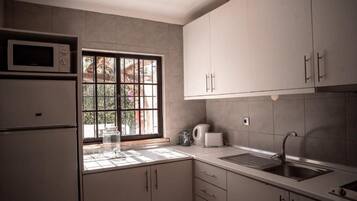 Basic Apartment, Garden View | Private kitchen | Fridge, microwave, toaster, cookware/dishes/utensils