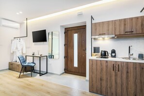 Interior - Luxury Mountain Escape – Premium Apartment with Scenic Views & Private Jacuzzi (Axus, Mylopotamos)