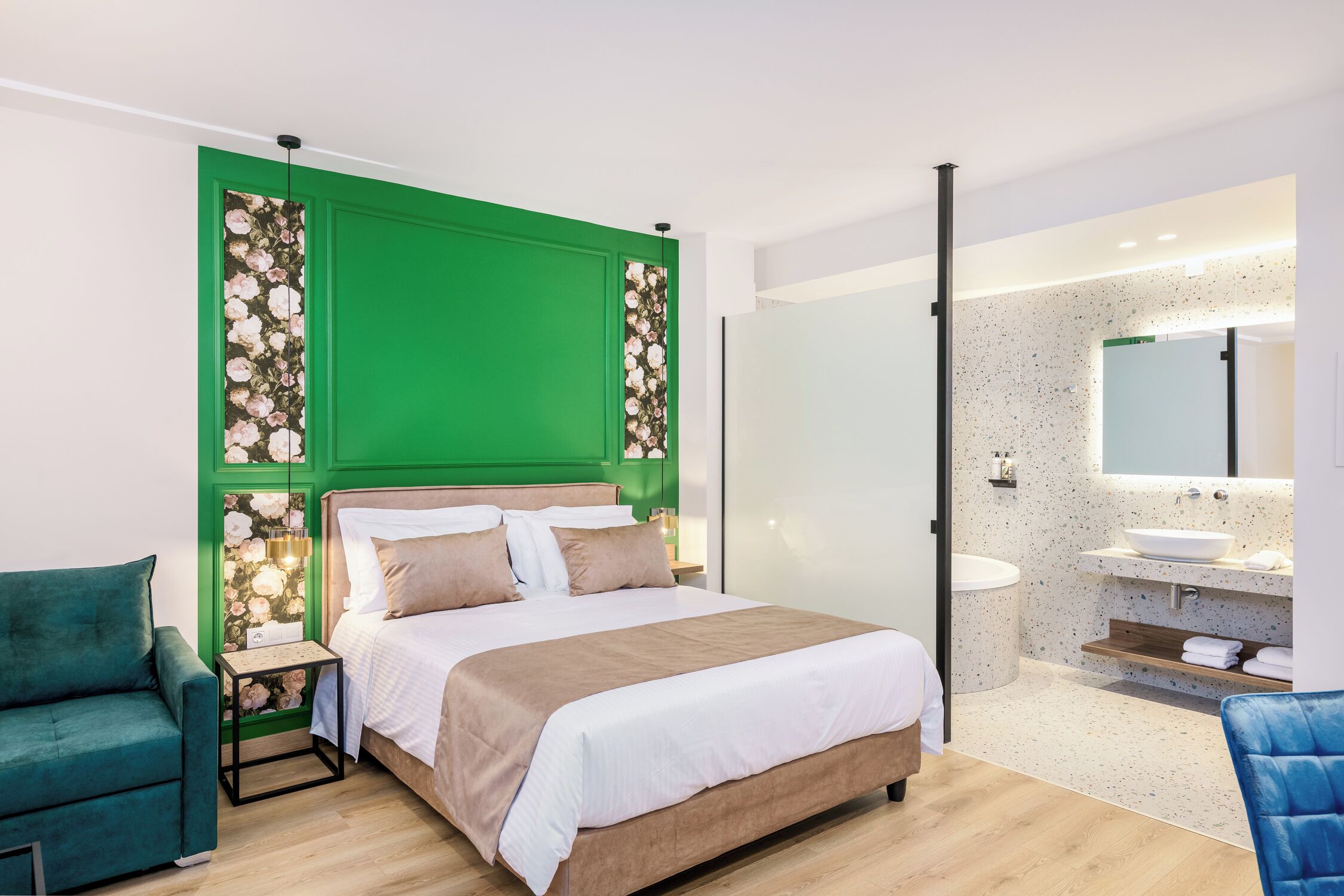 1 bedroom, desk, WiFi, bed sheets