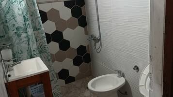 Serviettes fournies, savon, papier toilette