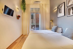 Apartment | Iron/ironing board, free WiFi, bed sheets - Aqua Apartment by Olala Homes (Barcelona)
