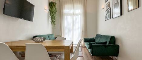 Apartment | Living area | 60-cm TV with cable channels