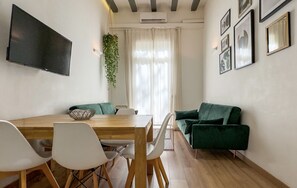 Apartment | Living area | 60-cm TV with cable channels - Aqua Apartment by Olala Homes  (Barcelona)