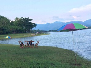Outdoor dining - Room-garden House by the Pool (Dok Khamtai)