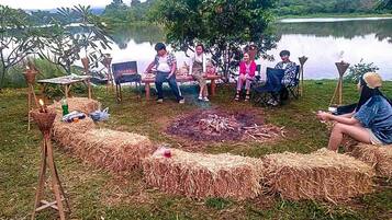 المنطقة المحيطة بالمنشأة