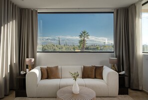 Smart TV y chimenea 