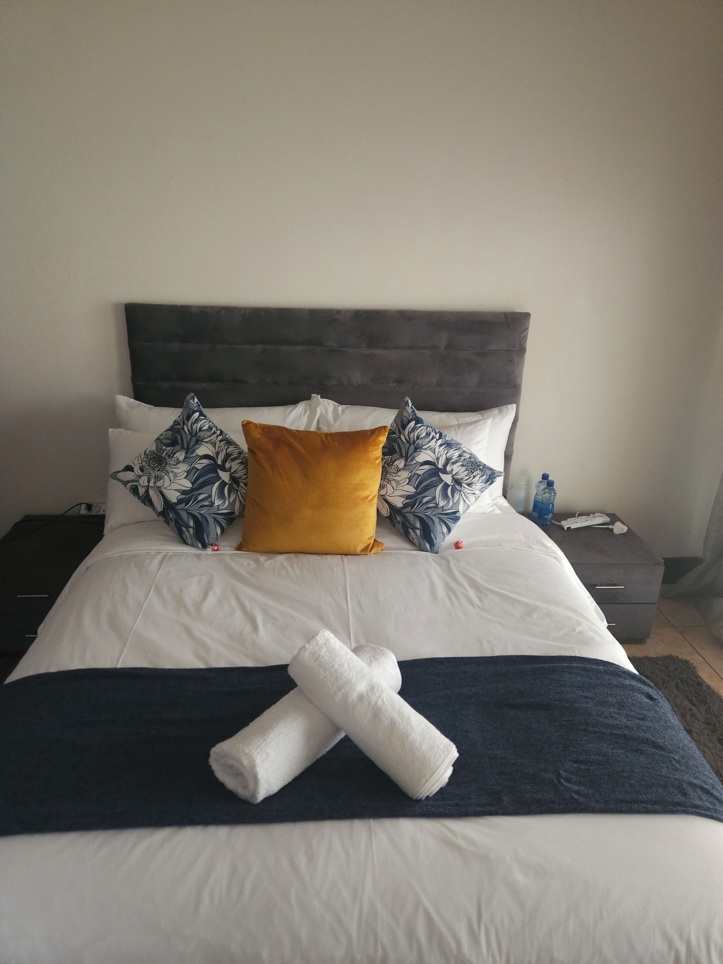 4 soverom, strykejern/-brett, internettilgang og sengetøy