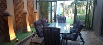 Spacious 4-bedroom house in beautiful Hartbeespoort with AC