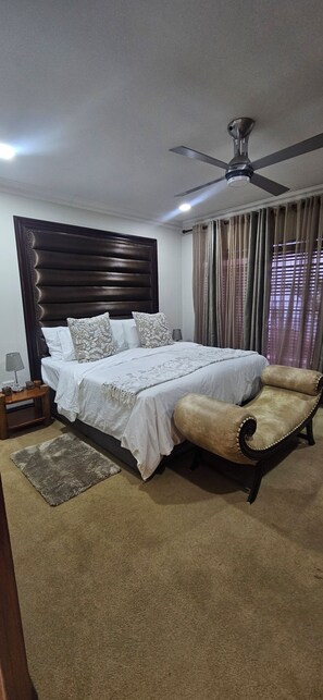 4 soverom, strykejern/-brett, internettilgang og sengetøy