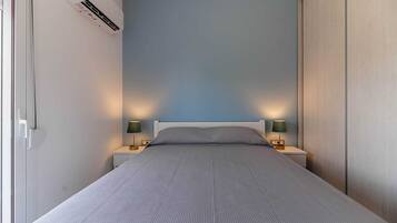 Planxa i posts de planxar, wifi i roba de llit