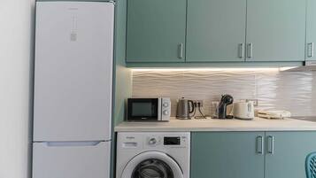 Frigorífic, microones, forn i placa de cuina