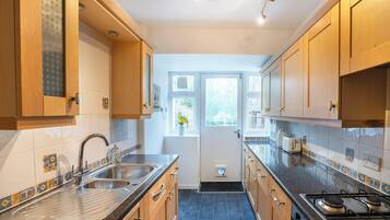 Peti sejuk, ketuhar gelombang mikro, ketuhar, dapur