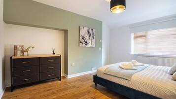 2 bedrooms, iron/ironing board, free WiFi, bed sheets