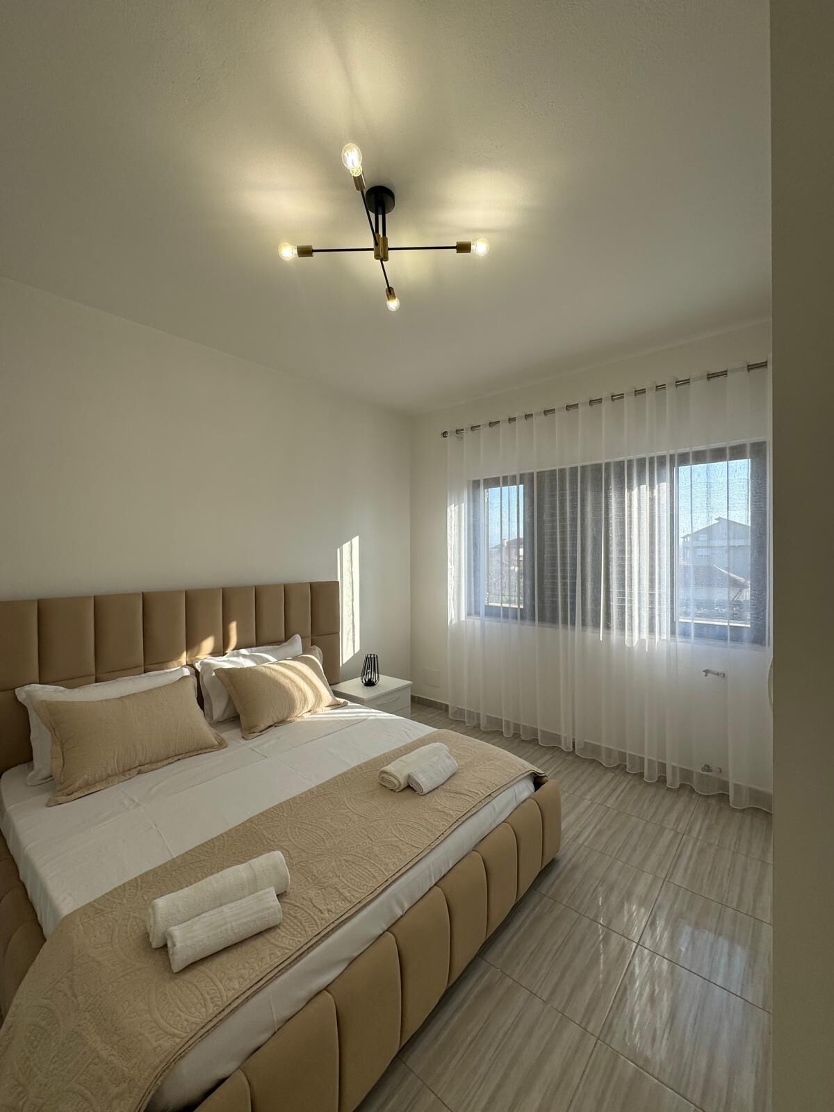 4 bedrooms, iron/ironing board, WiFi, bed sheets