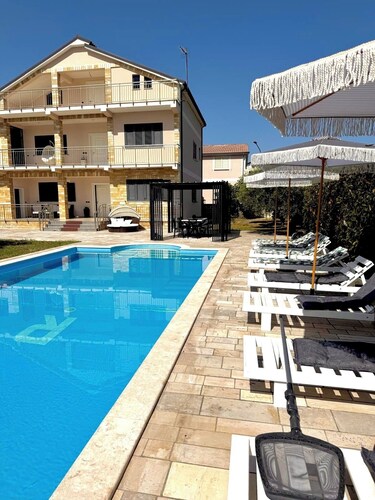 Villa with swimming pool near Durres