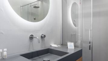 Doccia, bidet, asciugamani