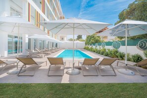 Unclassified image, 2 of 19, button