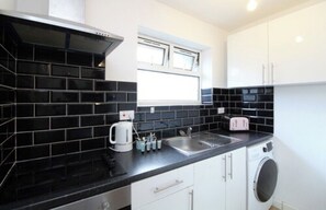 Apartment | Private kitchen - Coventry Road Studio Flat (Southampton)