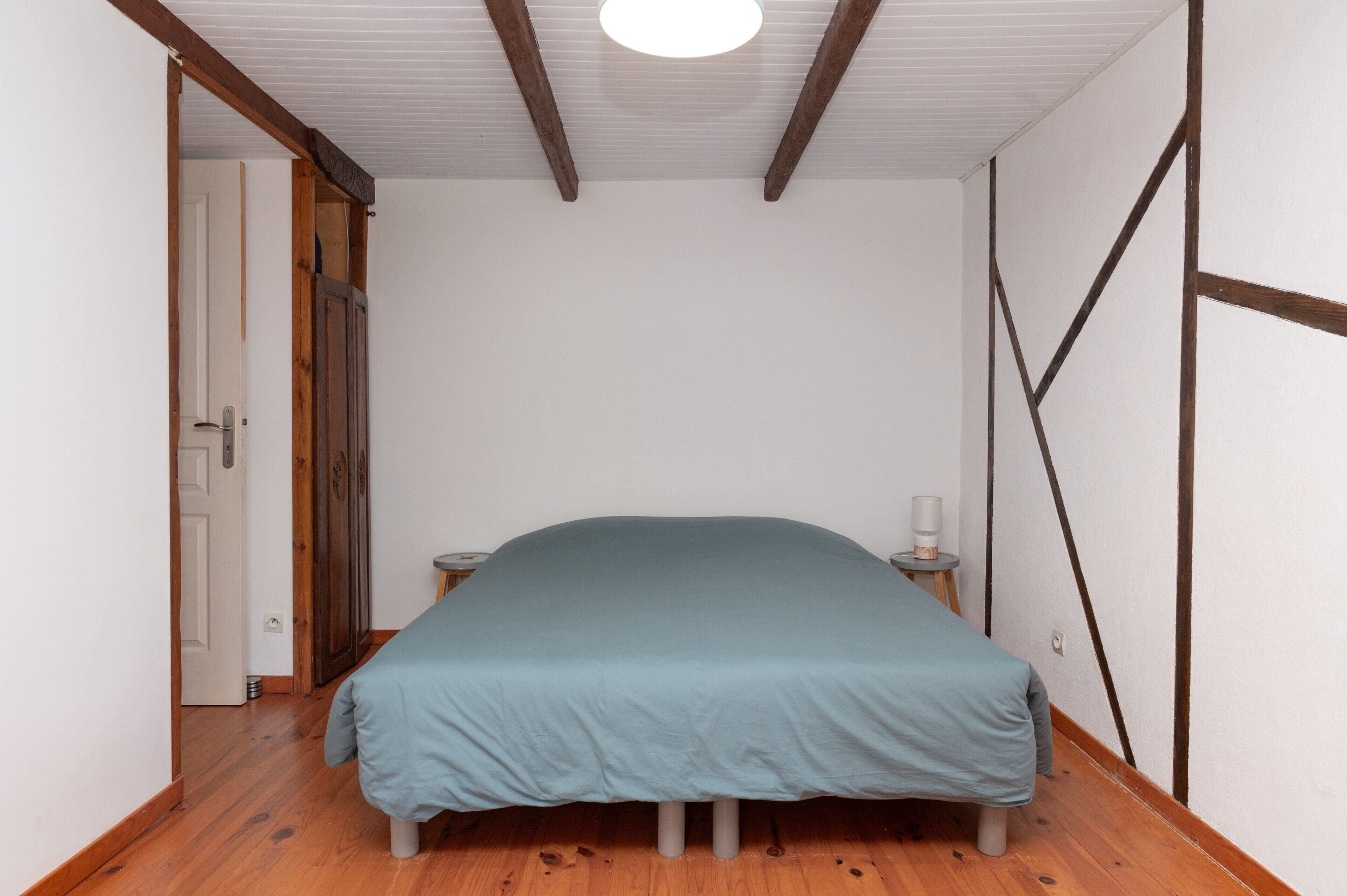 WiFi, bed sheets