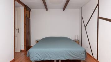 WiFi, bed sheets