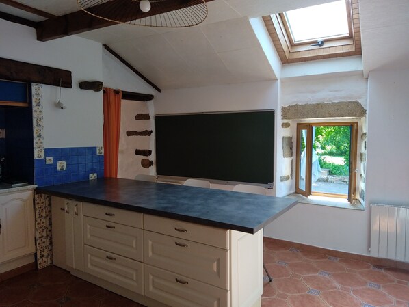 Fridge, oven, stovetop, dishwasher - Family Home for 10 Guests (Bannalec)