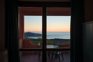 Interior - P.R. Club - Two-Room Faro 38 with Sea View, Private Terrace and Air Conditioning (Centola)