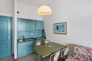Dining - P.R. Club – Molpa 13 Studio with Sea View, Private Terrace and Air Conditioning (Centola)