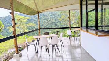House, 2 Bedrooms, Accessible, Smoking | Outdoor dining