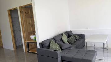 House, 2 Bedrooms, Accessible, Smoking | Living room