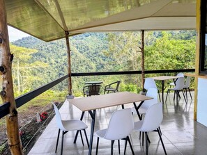 Outdoor dining - Aguas del Alma Welcomes you (Páramo)