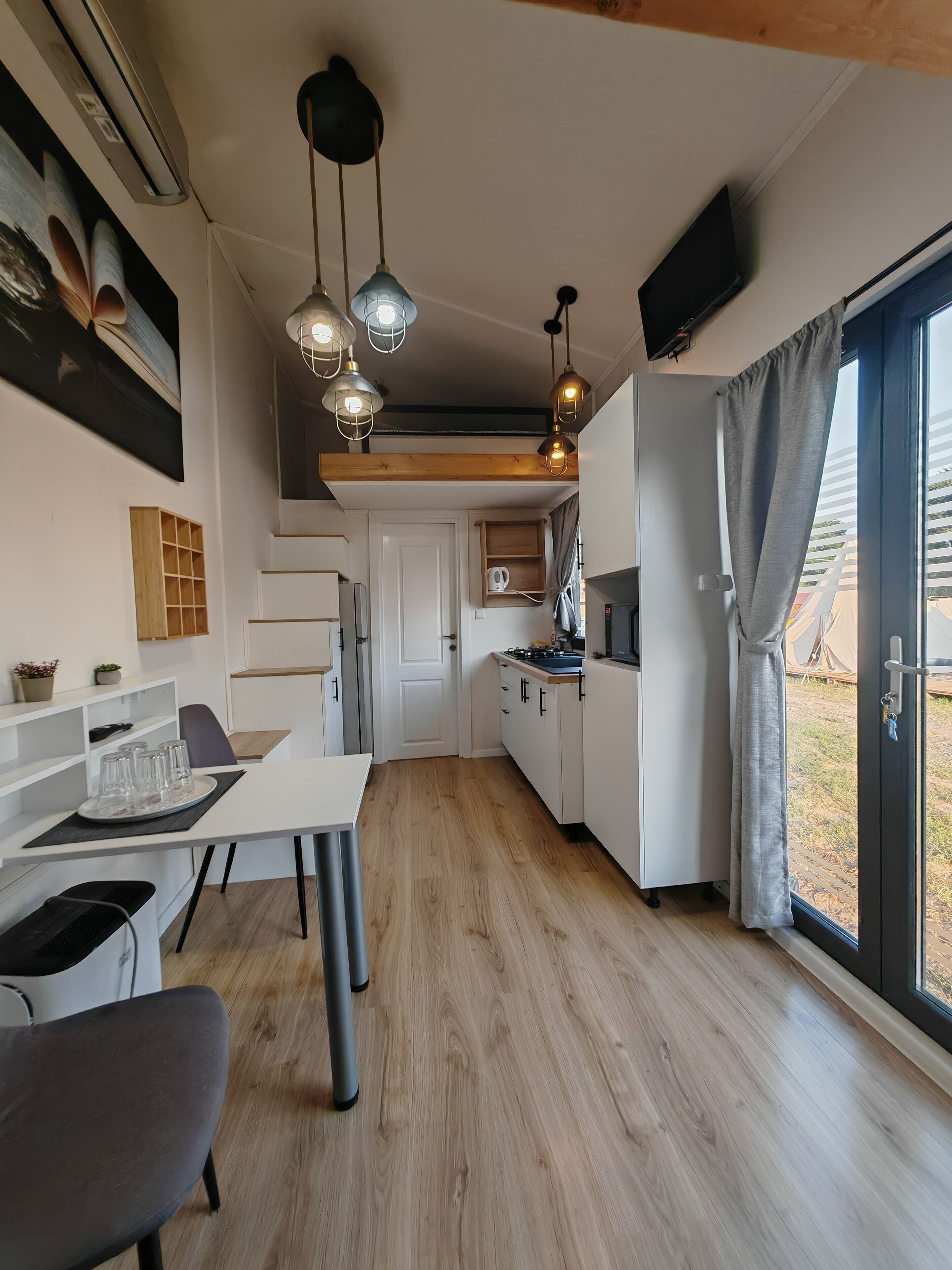 Superior stacaravan, uitzicht op de binnenplaats | Privékeuken