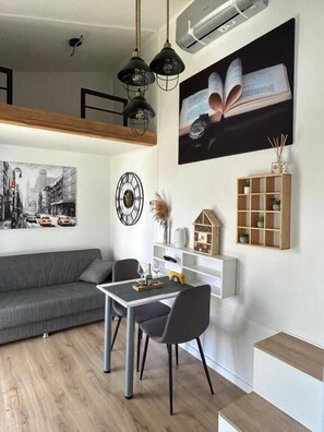 Superior-mobile home - udsigt til gårdsplads | Opholdsområde