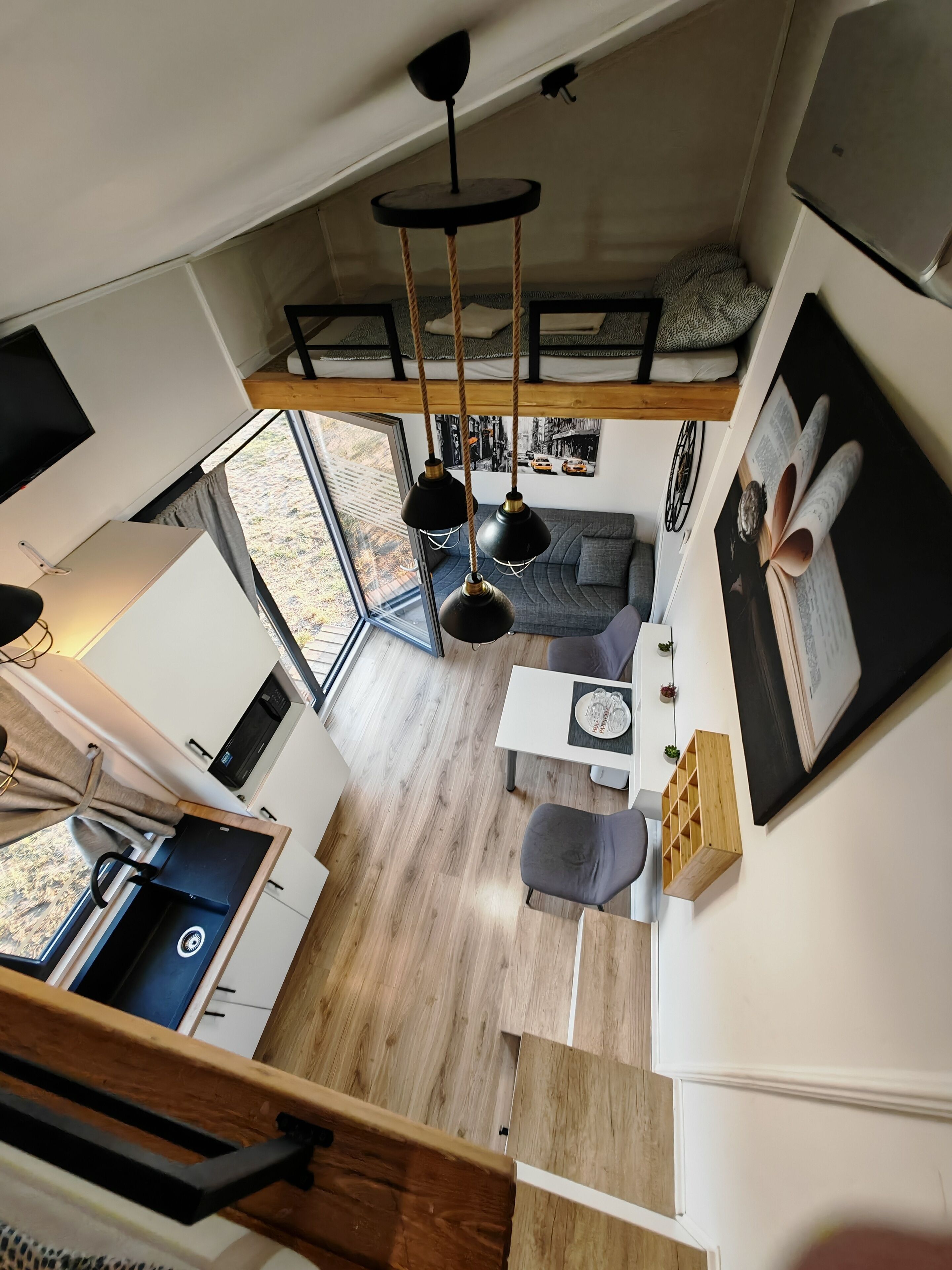 Casa rodante superior, vista al patio | Área de sala de estar