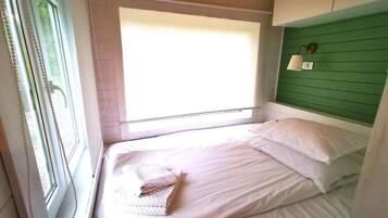 Comfort stacaravan, uitzicht op de binnenplaats | Gratis wifi