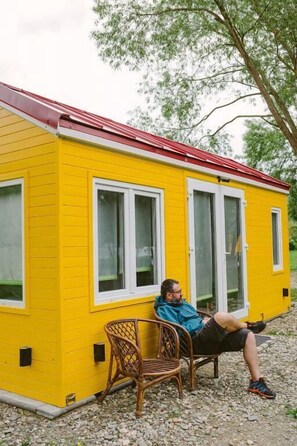 Comfort-mobile home - udsigt til gårdsplads | Udendørsområde