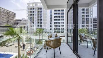 Lägenhet - balkong - utsikt mot poolen | Terrass/Patio