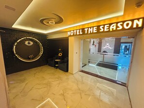 Lobby - Hotel The Season (Ahmedabad)