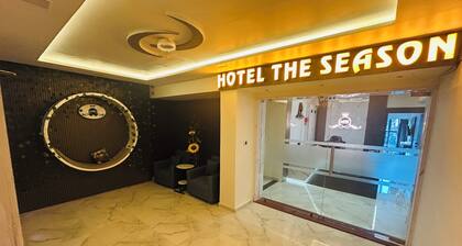 Hotel The Season