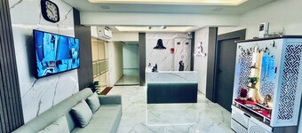 Hotel The Season