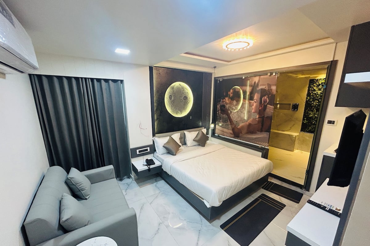 Deluxe Double Room, City View | Desk, laptop workspace, iron/ironing board, free WiFi