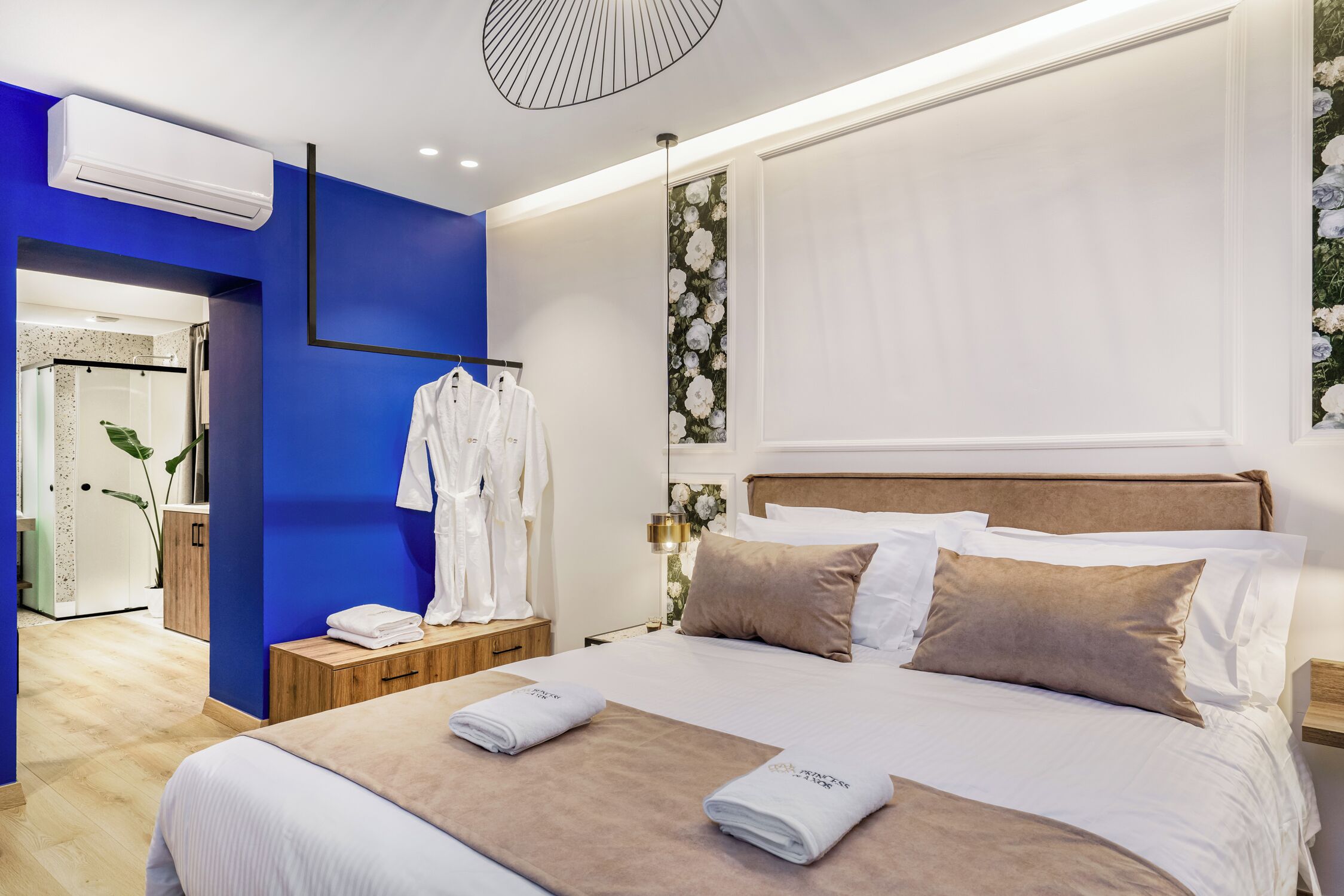 1 soverom, skrivebord, wi-fi (inkludert) og sengetøy